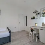 Holiday home Modern Double W Private Bath & Free Parking *