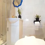 Modern Double W Private Bath & Free Parking
