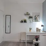 Holiday home Modern Double W Private Bath & Free Parking *