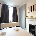 Modern Double W Private Bath & Free Parking * York