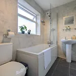 Holiday home Modern Double W Private Bath & Free Parking *
