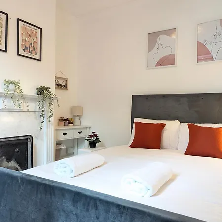 Modern Double W Private Bath & Free Parking Holiday home *