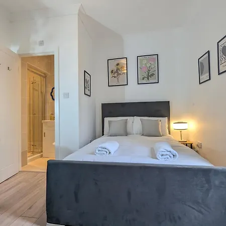 Modern Double W Private Bath & Free Parking *