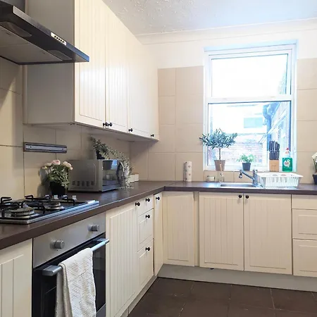 Modern Double W Private Bath & Free Parking *