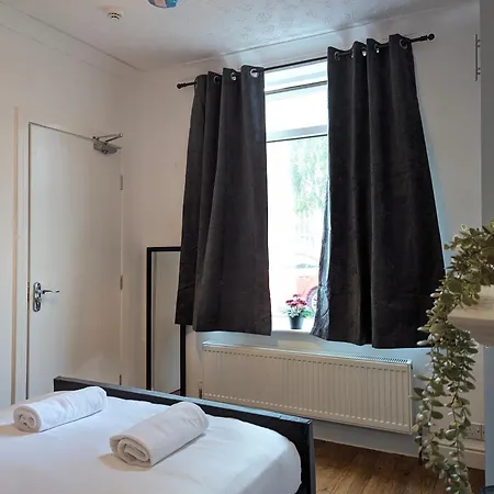 Modern Double W Private Bath & Free Parking