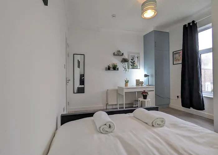 Modern Double W Private Bath & Free Parking Prázdninový dům *
