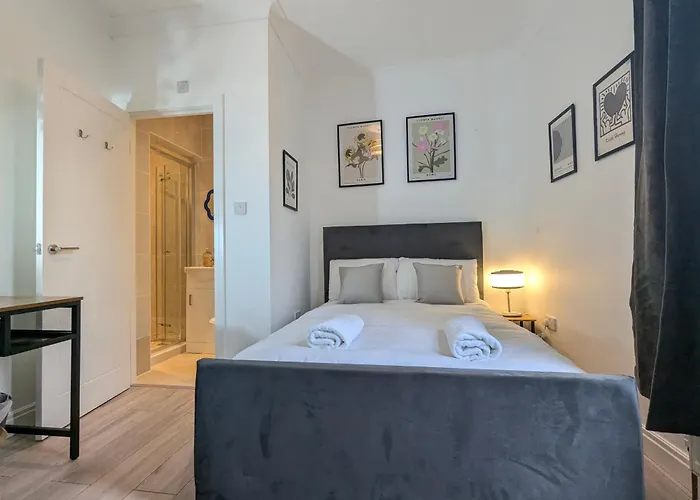 Modern Double W Private Bath & Free Parking *