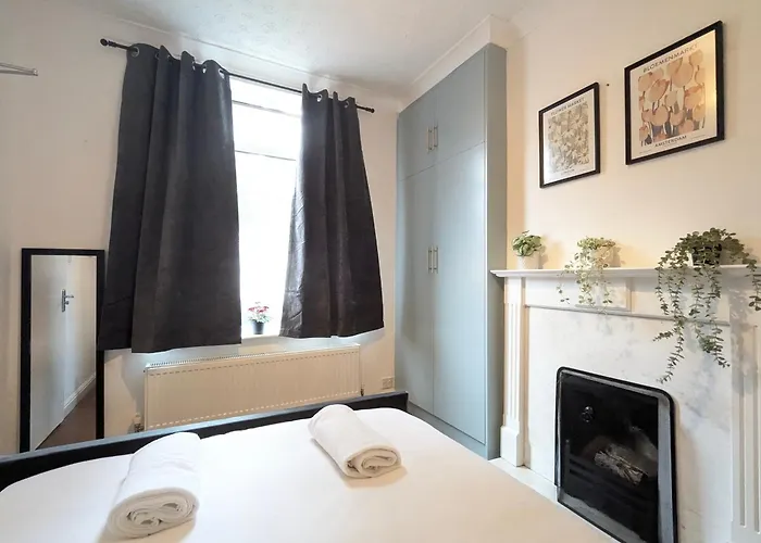 Modern Double W Private Bath & Free Parking * York