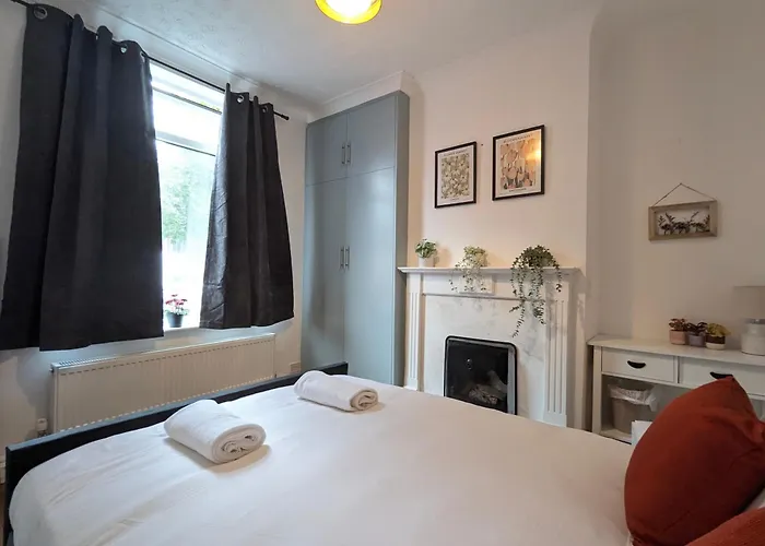 Modern Double W Private Bath & Free Parking * York