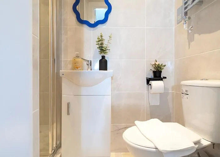 Modern Double W Private Bath & Free Parking Prázdninový dům York