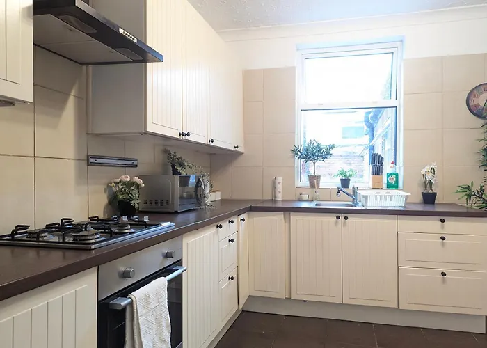 Modern Double W Private Bath & Free Parking *