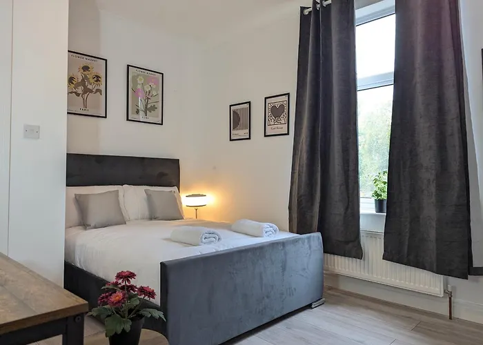 Modern Double W Private Bath & Free Parking